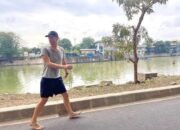 Epic Walk di Jakarta: Chris Martin dan Phill Harvey Joging Nyeker Banget!